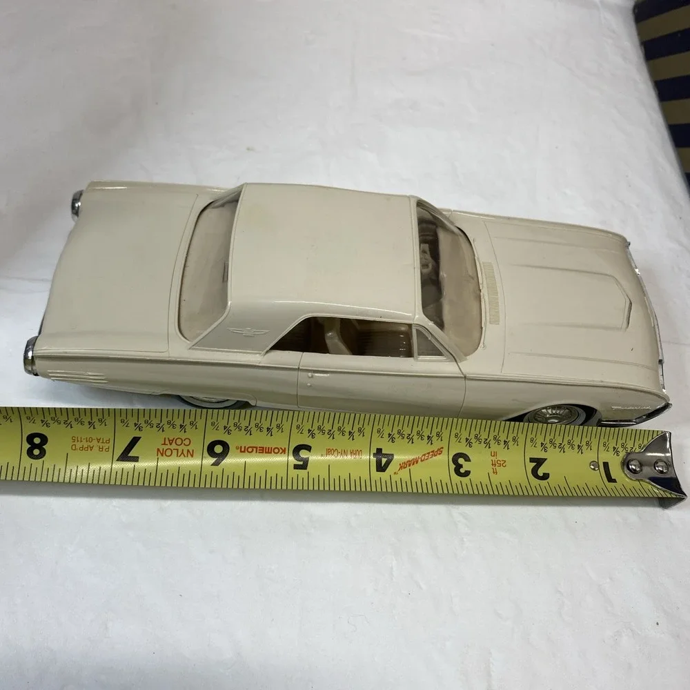 Vtg 1961 Ford Thunderbird Dealer PROMO 1/25 Orig Box T-bird‎ Crème Hardtop 2DR